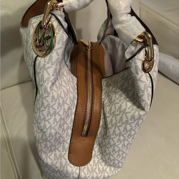 Michael Kors Fulton handbag. Large charm shoulder tote.  Vanilla. - Picture 15 of 16